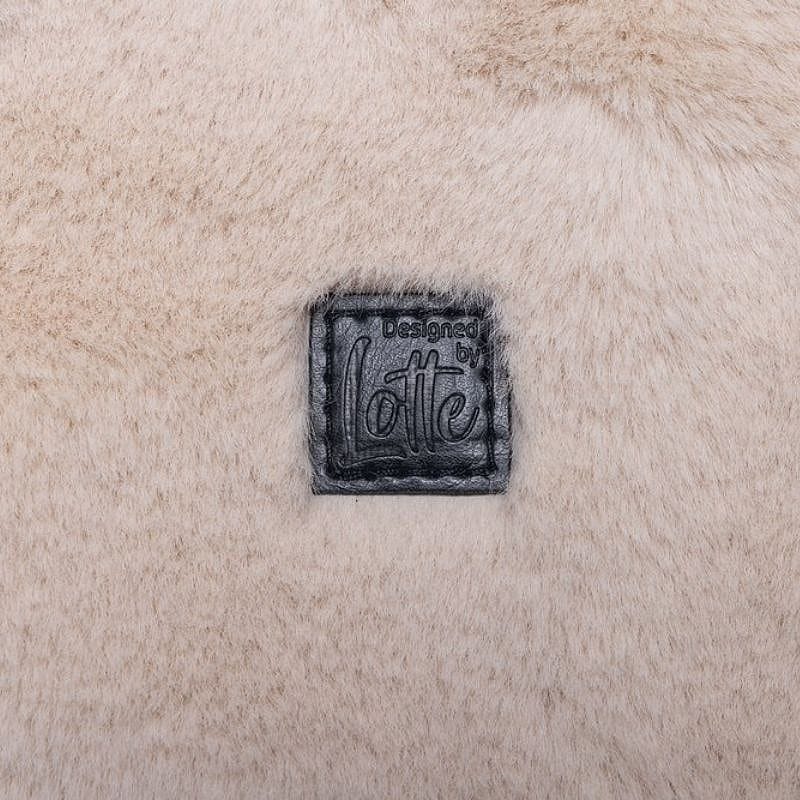 faux fur, patch, lapje, design label, beige fur