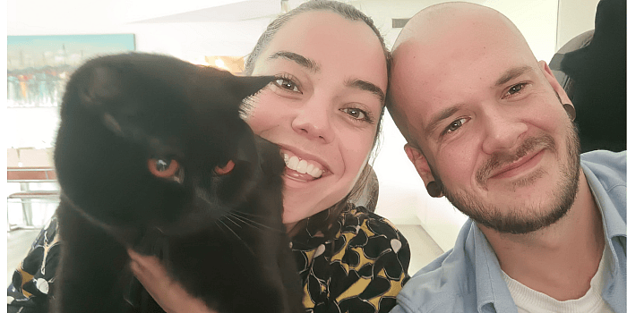 Kat-met-jong-stel-liefde
