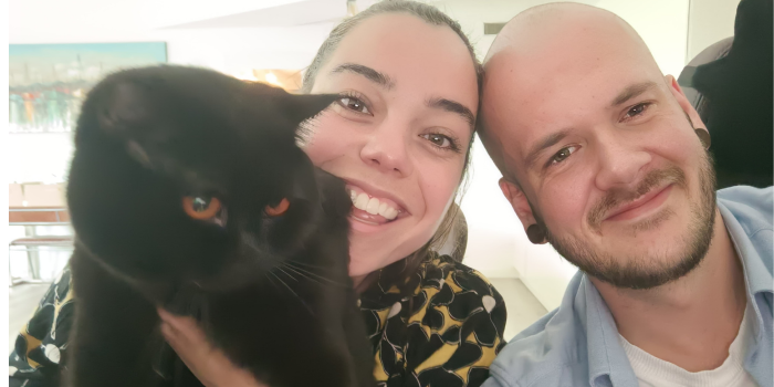Kat-met-jong-stel-liefde